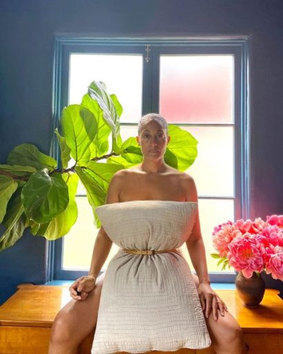 tracee ellis ross shows off her at home style in the pillow challenge